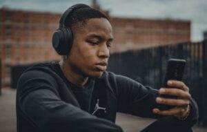 Escuchar música sin conexión: libertad sonora en cualquier